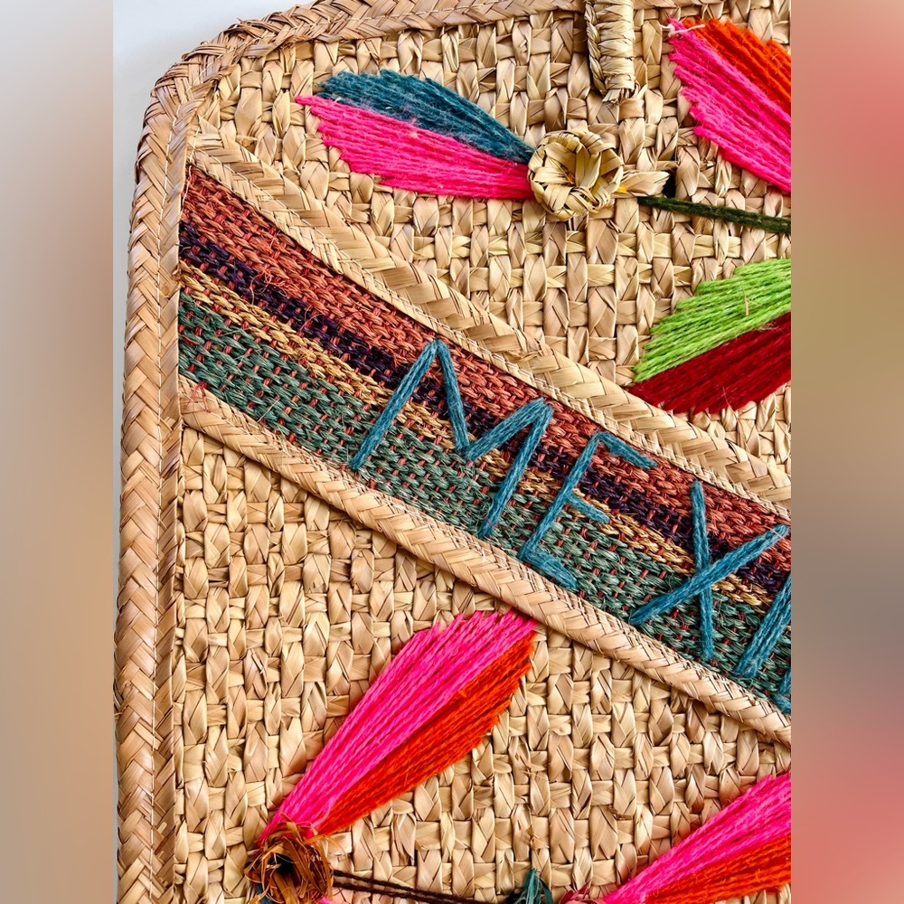 Vintage | Mexico Handcrafted Woven Straw + Yarn Bag | Handbag | Beach Bag - Picture 3 of 8